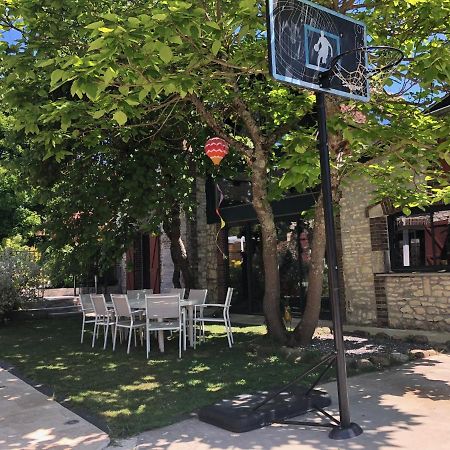 Le Rouge & Blanc Bed & Breakfast Saint-Maurice-le-Vieil Екстериор снимка